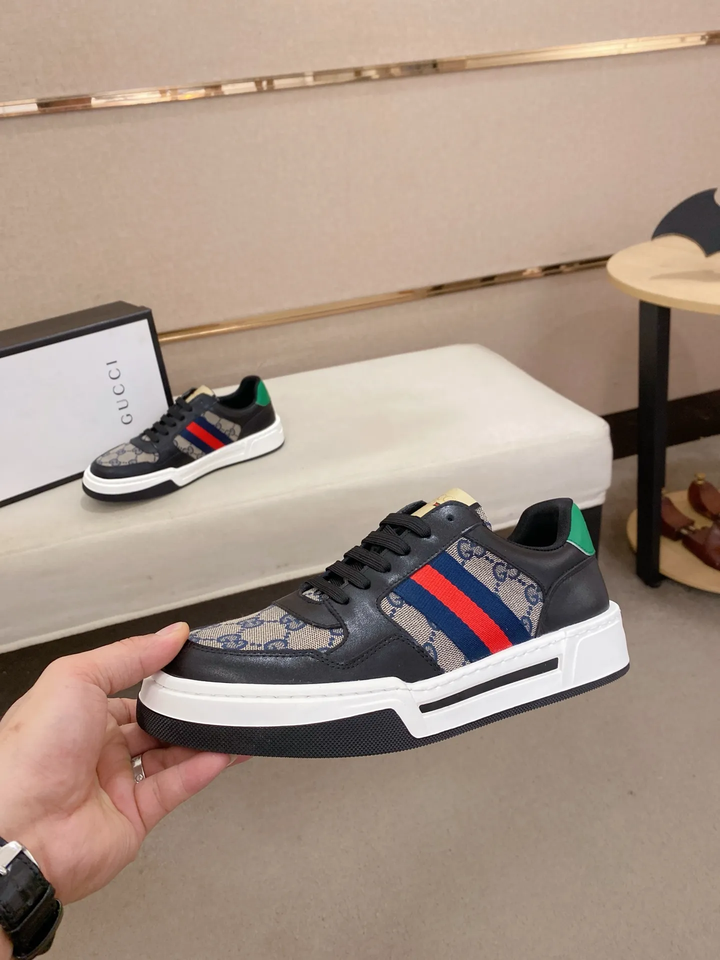 Men's Men's Shoes💰 420💰【Gucci】Gucci men's latest series of casual shoes! The official website is built 1:1. The upper is made of imported high-quality cowhide, and the lining is made of high-quality sheepskin, which is soft and comfortable. Picky selection of materials and exquisite workmanship give you the best enjoyment. Number of yards: 38-44 yards.